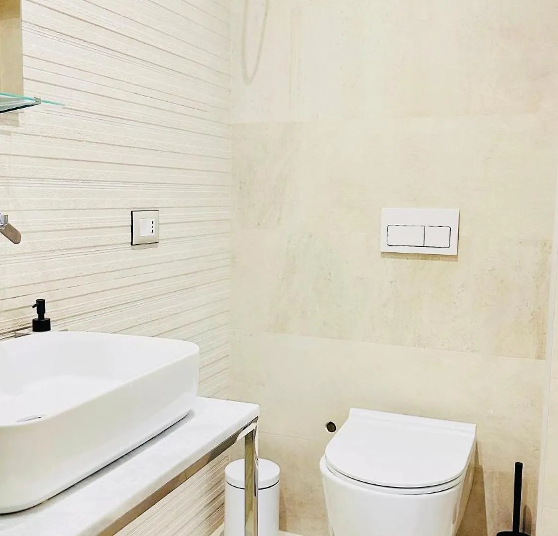 Blloku Luxurious Studio Tirana 0*,  Albania